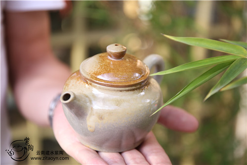 建水紫陶泡茶