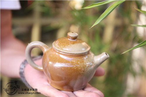 建水紫陶泡茶